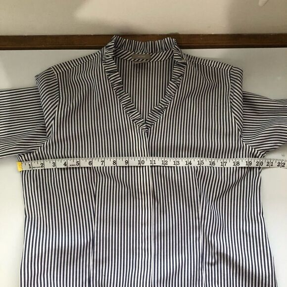 Chico’s No Iron Blouse Ruffle V-Neck Blue & White Stripes Size Small - Picture 11 of 12